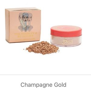 Juvia’s Place The Royalty Glow Loose Highlighter in Champagne Gold